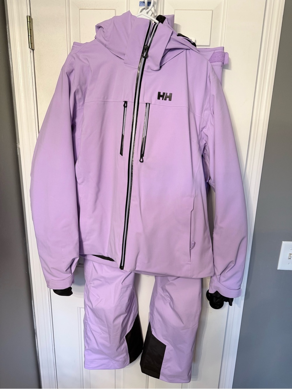 Helly Hansen Women’s Alphelia Lifaloft Jacket & Legendary Insulated Ski Pants XL